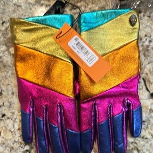 Beautiful hand gloves